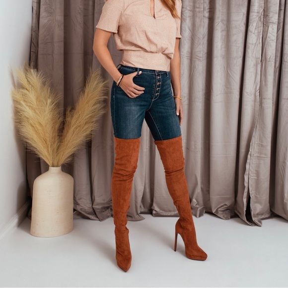 Over the knee boots - Picture 2 of 10